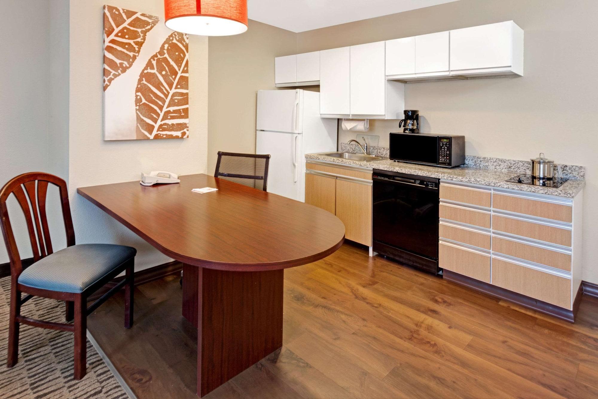 Mainstay Suites Detroit Auburn Hills Bagian luar foto
