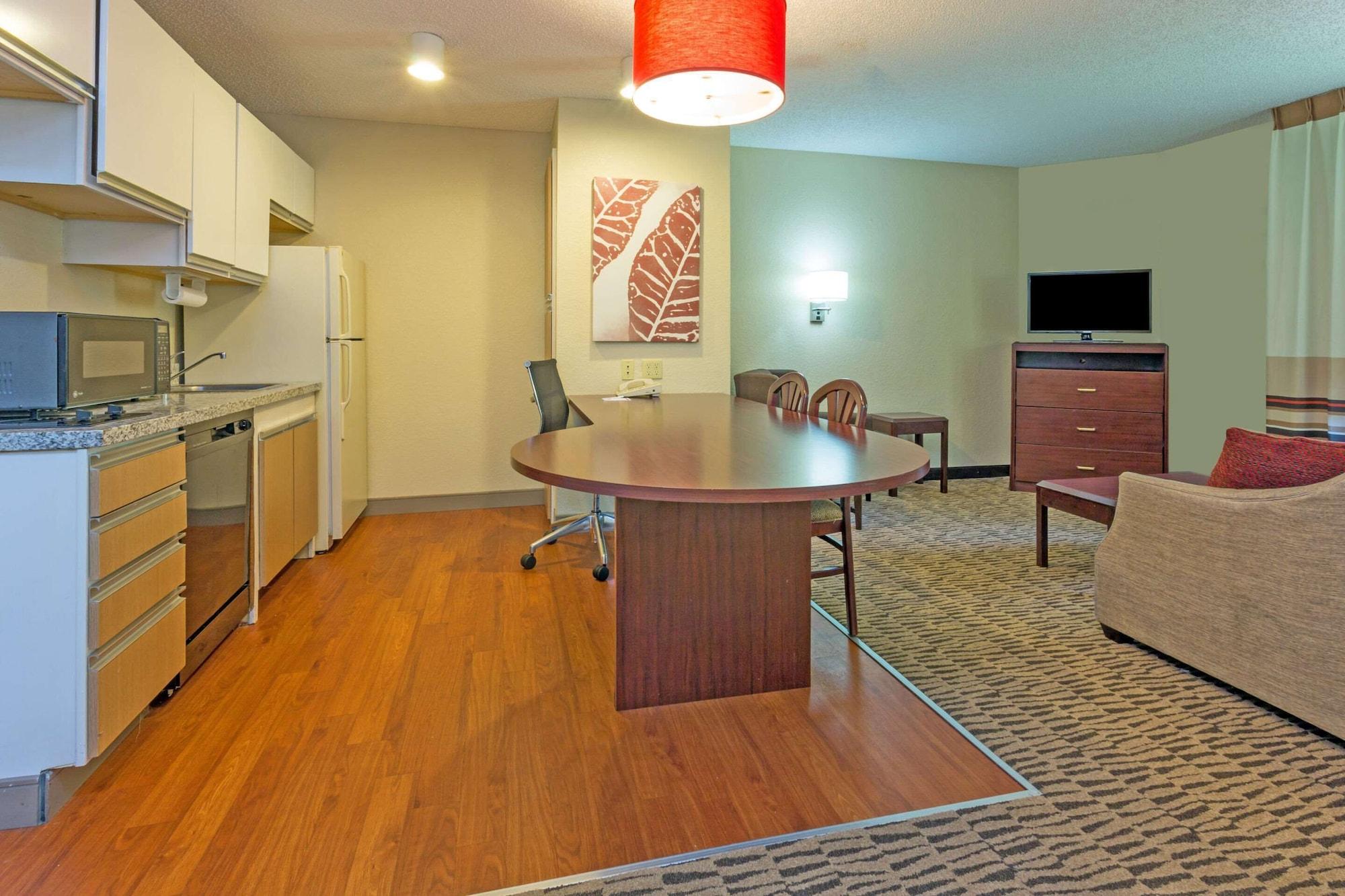 Mainstay Suites Detroit Auburn Hills Bagian luar foto